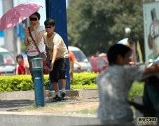 文明出行还需谨防小偷年底疯抢