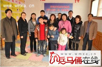 贾琳,王小玲慰问手牵手特殊教育中心