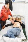 耿镇市容监察大队的工作人员逼停货车 拒绝罚款后殴打司机