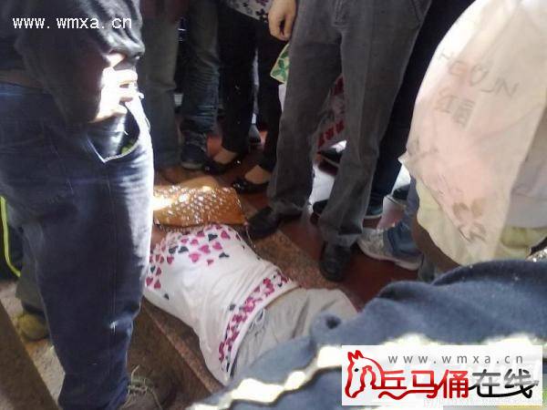 美女小偷被抓后如此遭遇