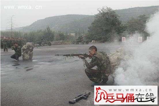 铜川职业技术学院举行2013级新生军训汇报演