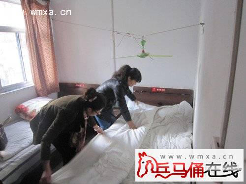 秦陵街办秦陵社区开展敬老志愿服务活动_西安