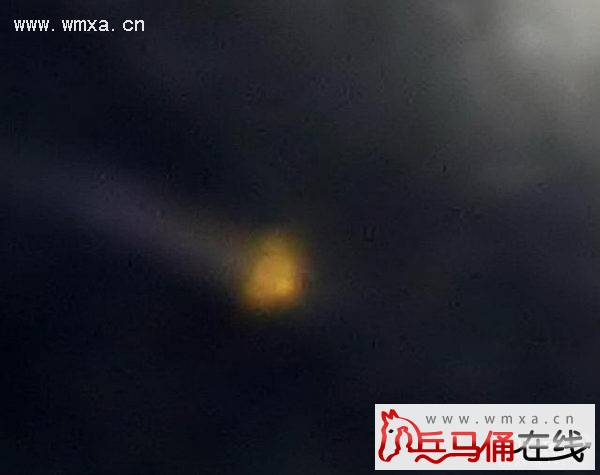 英国摄影师拍到神秘发光体 疑为不明飞行物_西