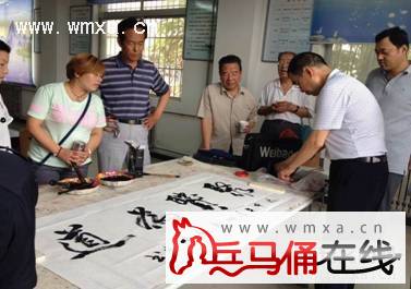 阎良区凤凰路街道办凤凰东路社区举行庆七一