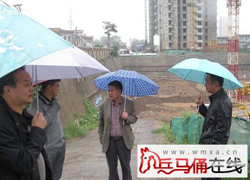 区建住局切实做好建筑工地汛期减灾排查工作