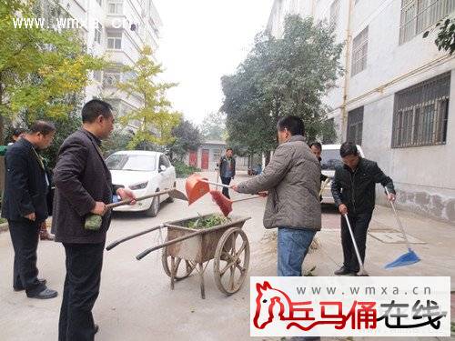 秦陵街办新村社区开展志愿者环境卫生大清扫活
