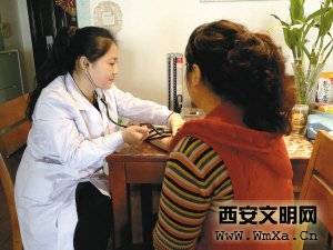 社区家庭医生工作室启动上门月活动 大夫上门