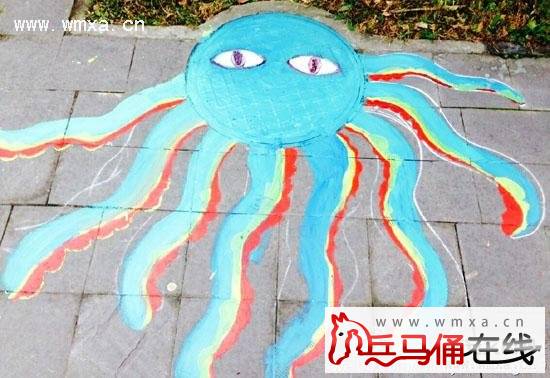 组图:西安交大学霸又耍宝 涂鸦校内井盖卖萌