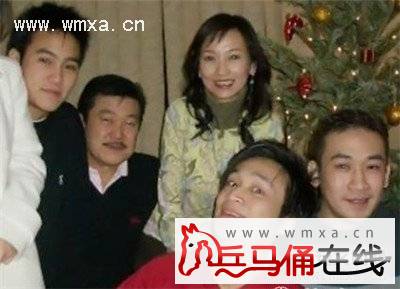 赵雅芝有几任老公 赵雅芝的三个儿子照片曝光