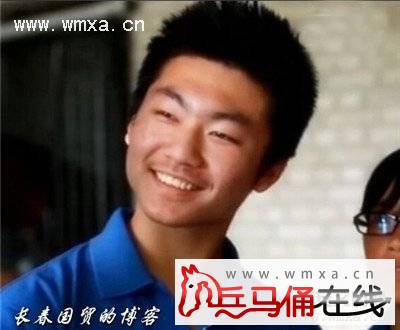 白岩松妻子怎么瘫痪的 白岩松的儿子照片曝光