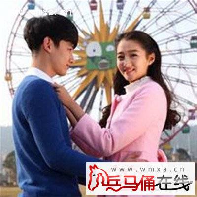 白敬亭的女朋友是谁 白敬亭牵手关晓彤