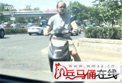 王菲前夫窦唯近况如何 其地铁照遭差评