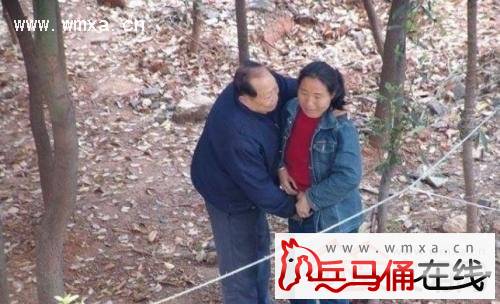 道德沦丧的皮肉生意揭10元摸一次失足妇女的