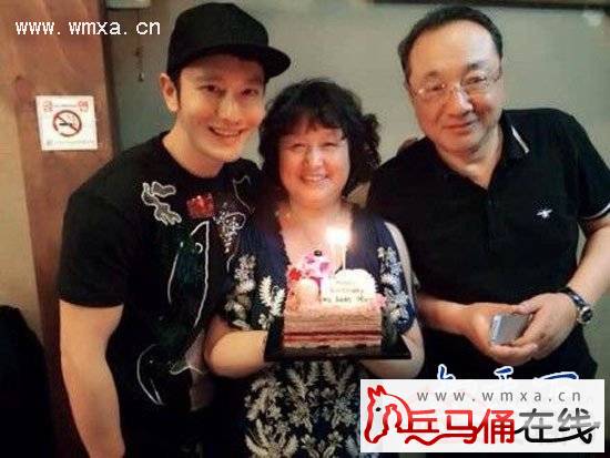 曝黄晓明整容前后照片 黄晓明个人资料及家庭