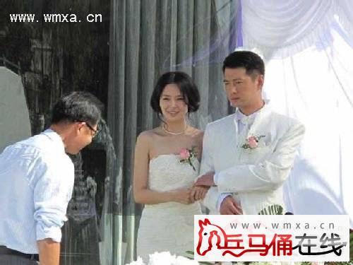 于明加关悦撞脸对比照 于明加老公胡俊照片