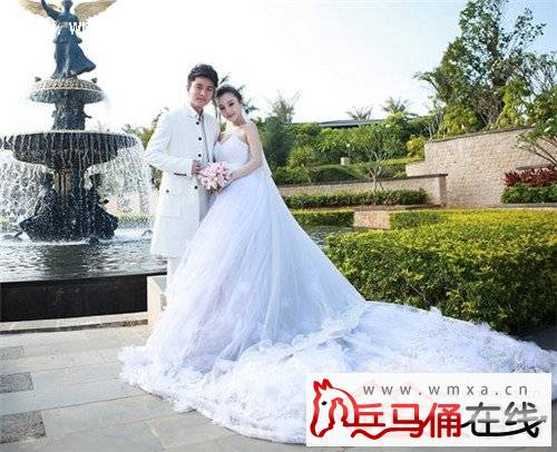 李小璐整容前后对比照 李小璐贾乃亮婚纱照曝