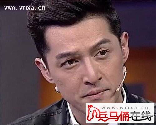 胡歌眼睛怎么一大一小 眼睛上的疤是怎么回事