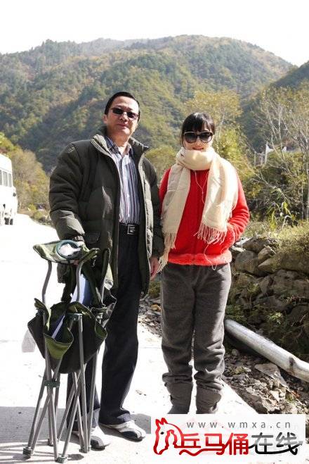 揭秘李小璐家庭背景:父亲李丹宁 母亲张伟欣个