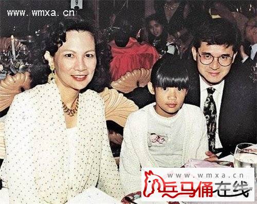 罗康瑞前妻何晶洁和儿子照片 罗康瑞为何深爱