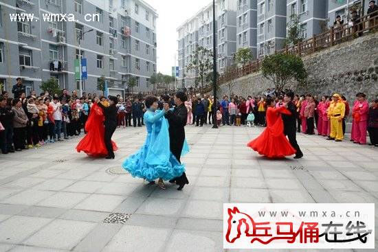 石泉县红岩保障房小区举行最美夕阳红重阳节