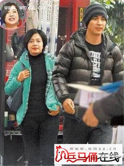 周渝民卖萌秀恩爱过平安夜 仔仔老婆喻虹渊个