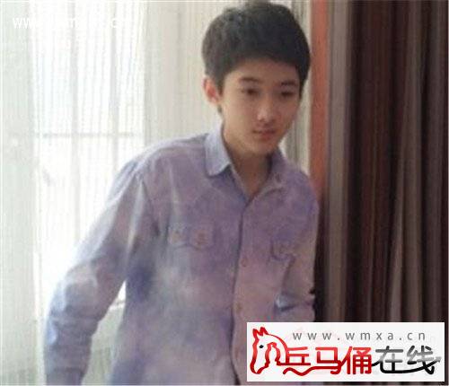 青岛往事天佑少年时期是谁扮演的 少年天佑孙