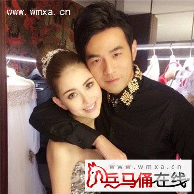 昆凌晒素颜自拍大眼粗眉露深沟 家境背景及ho