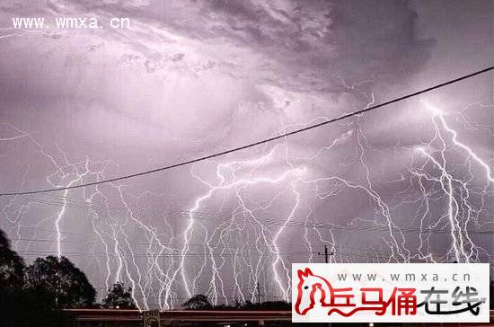 【图】澳洲城市遭闪电击 万道齐发宛如科幻大