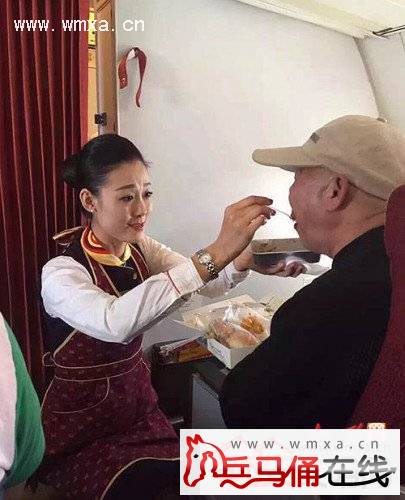 海航空姐回应喂饭:引网络热议很尴尬 但这是分