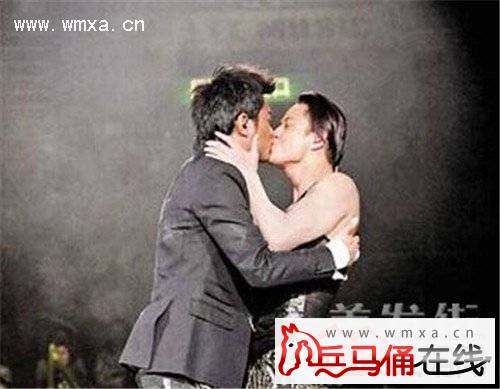 张敬轩是同性恋吗 张敬轩关智斌接吻真相揭秘