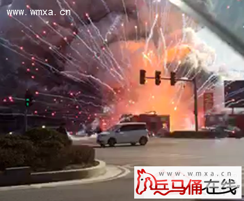 网曝济南批发市场大火 最新消息:火势已得到控