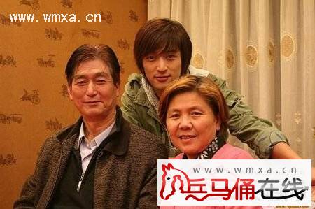 网曝胡歌纹身引吐槽 靠自己努力为家人谋得幸福(2)_西安文明网