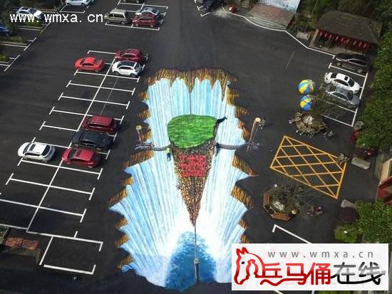 长沙一景区停车场巨型3D画 网友称画停车场影