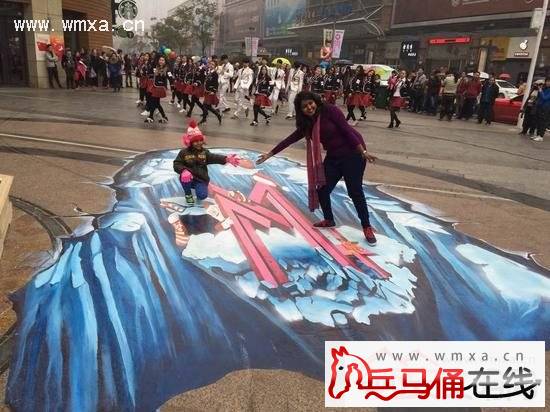 长沙一景区停车场巨型3D画 网友称画停车场影