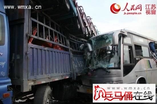  河南客车货车相撞 致多人死伤 肇事车辆驾驶员