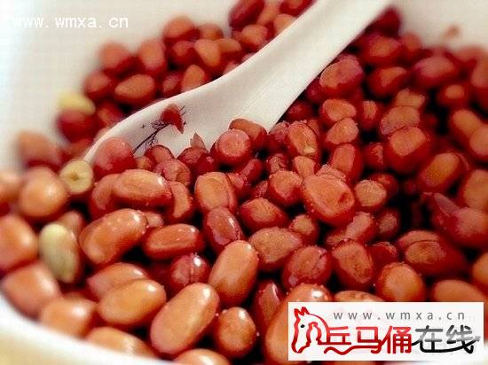 酒鬼 小偷入室油炸花生  觉得酒味很香开火做起