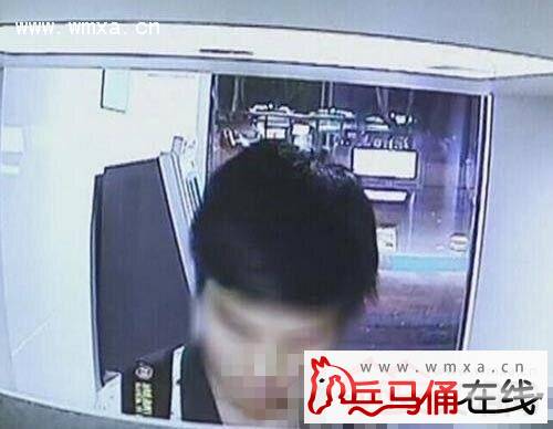  男子ATM灌可乐  盘点ATM机前的奇葩事令人目