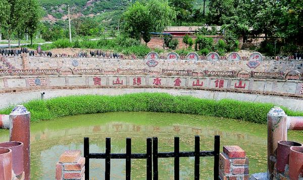 按照产业兴旺、生态宜居、乡风文明、治理有效